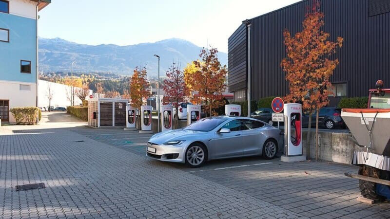 Découvrez la future méga-station de superchargeurs Tesla en Californie