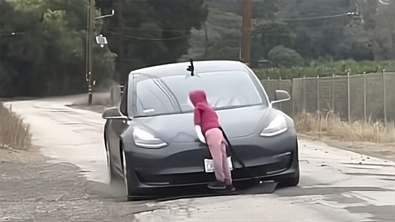 Dawn Project éveille l&rsquo;intérêt des autorités avec ses publicités contre le FSD de Tesla ! »