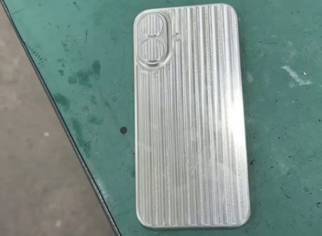 iPhone 16 : capteurs photo à la verticale confirmés dans un moule