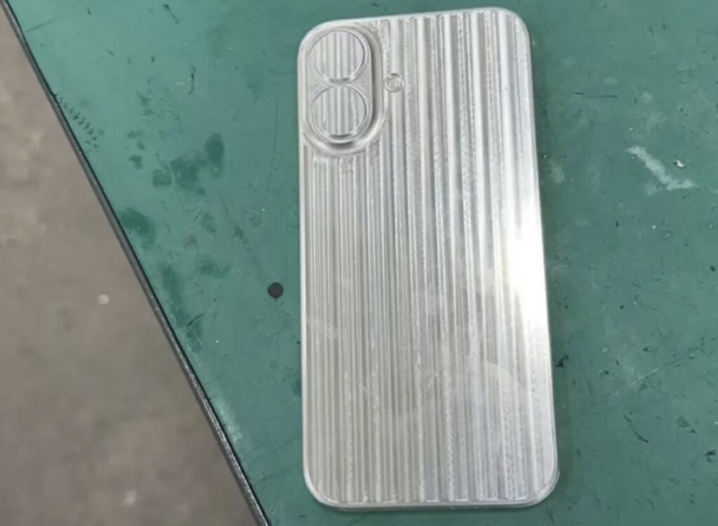 iPhone 16 : capteurs photo à la verticale confirmés dans un moule