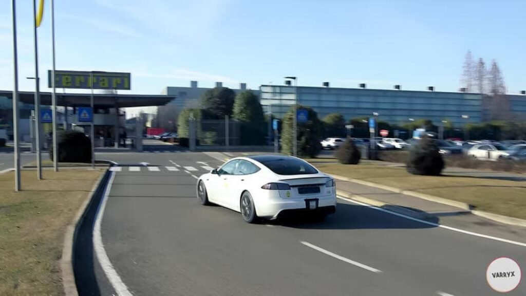 Ferrari teste discrètement la Tesla Model S Plaid : quel mystère se cache derrière ?