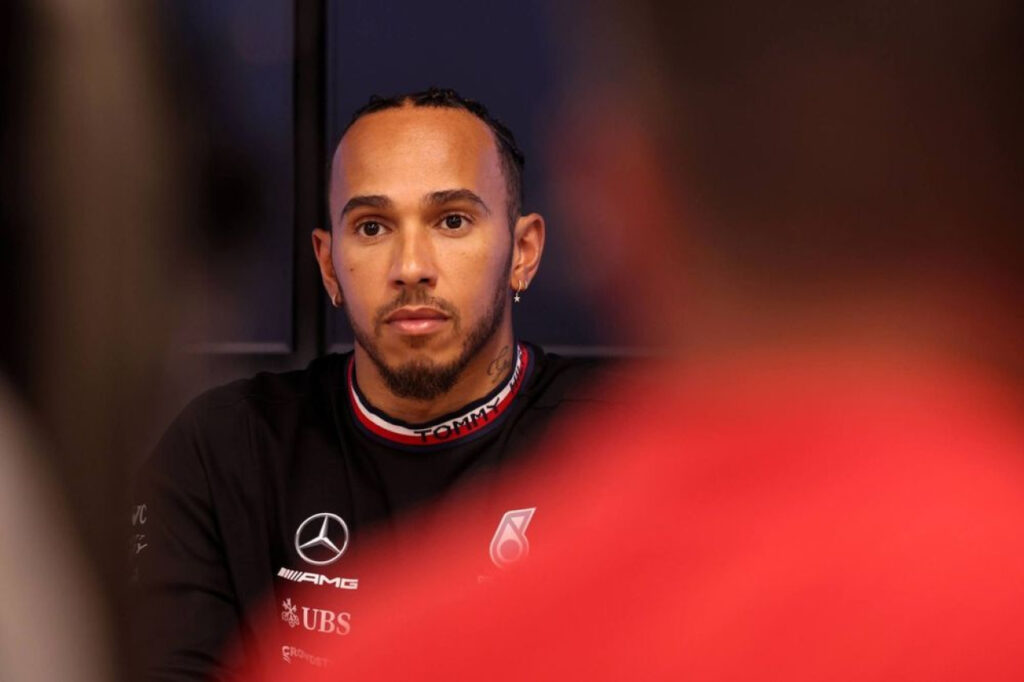Hamilton rejoint Ferrari : Une nouvelle ère commence