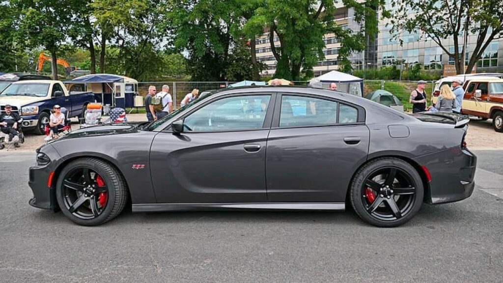 Dodge simule un moteur V8 sur sa voiture électrique !