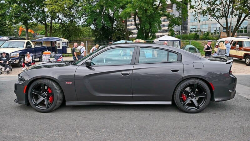 Dodge simule un moteur V8 sur sa voiture électrique !