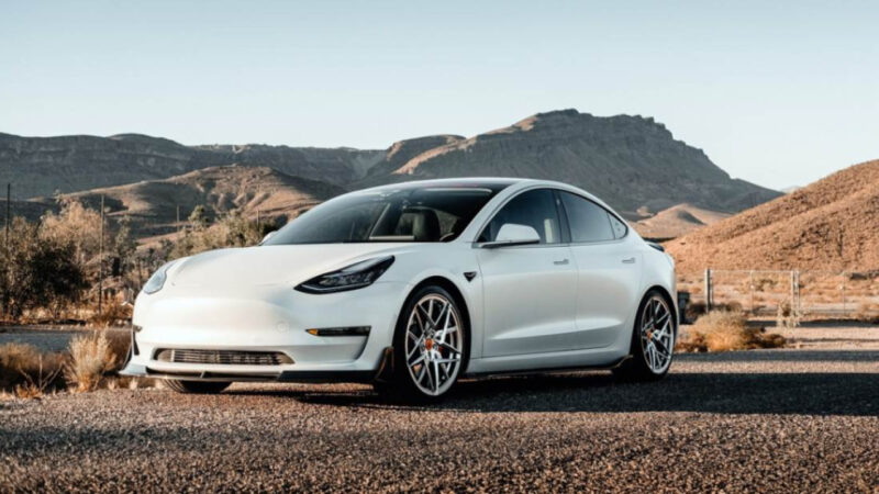 Tesla bat des records de vente en 2023 et se tourne vers l&rsquo;avenir