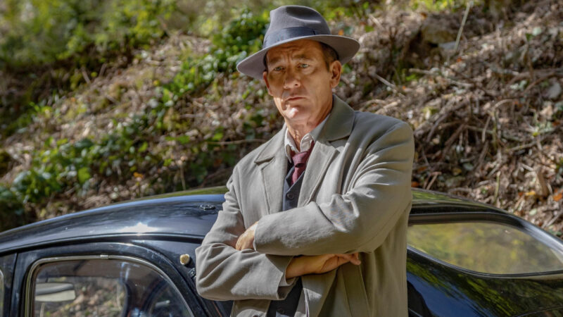 Clive Owen réinvente un célèbre détective américain en France
