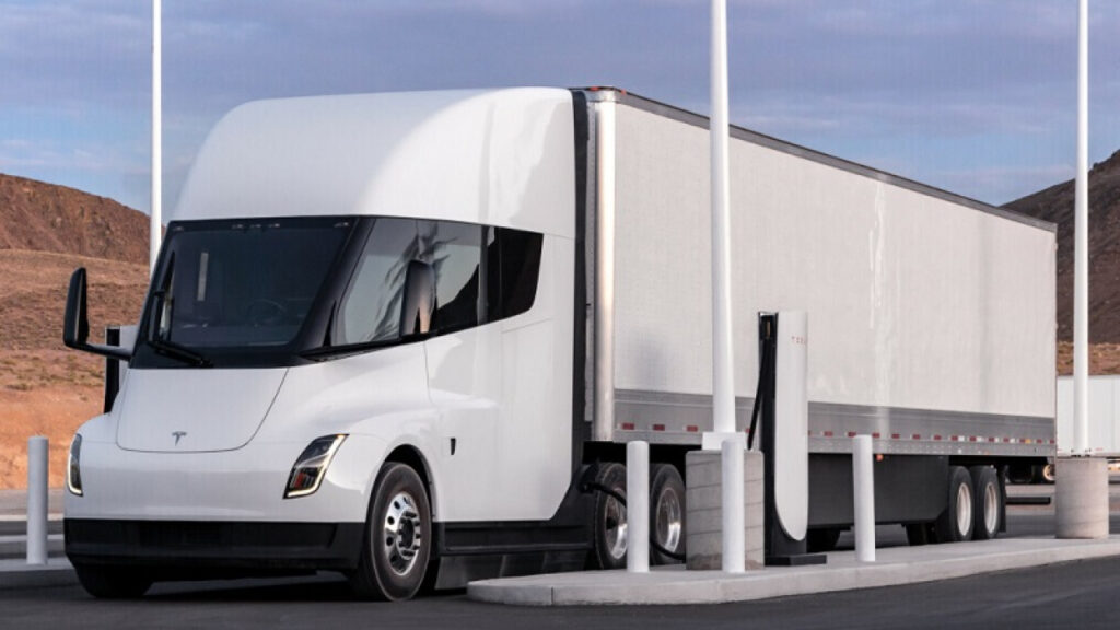 Elon Musk annonce la production du Tesla Semi électrique à Berlin