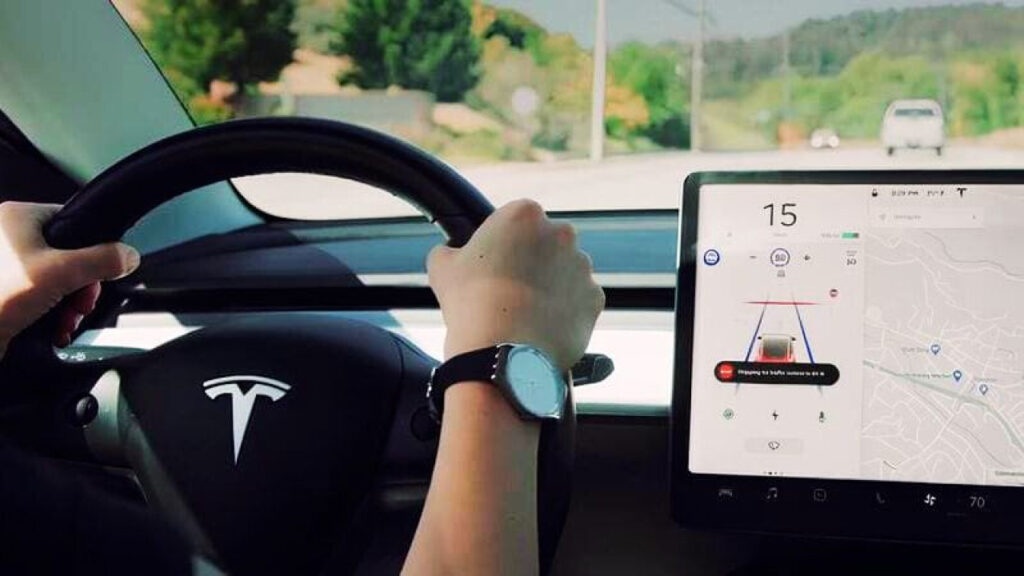 Tesla : vers une conduite autonome supervisée