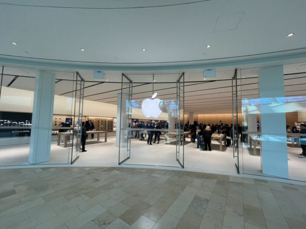 Ouverture du premier Apple Store au Canada avec une zone Pickup pour le retrait des commandes