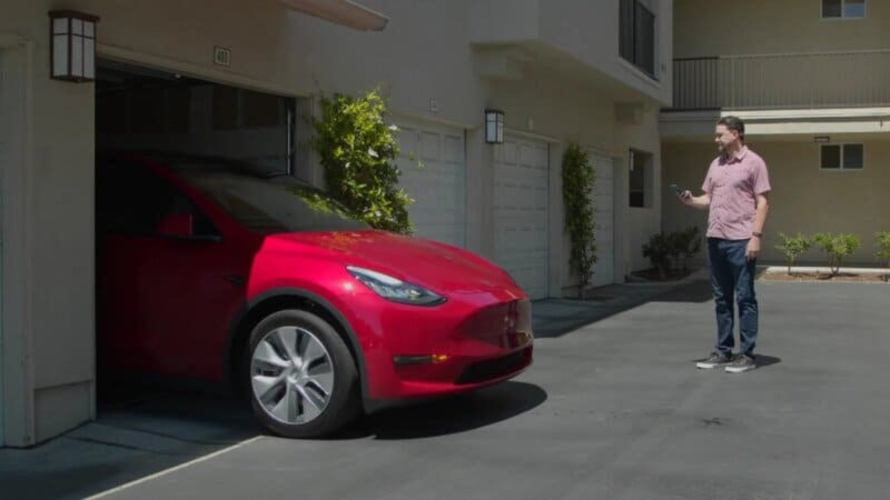 Stationnement autonome : Tesla annonce des mises à jour pour avril !