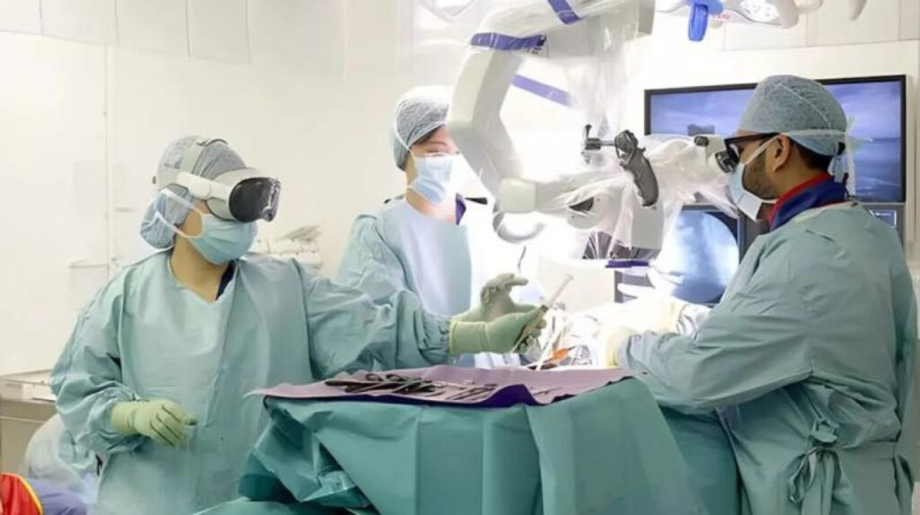 Chirurgiens adoptent l'Apple Vision Pro pour remplacer l'HoloLens