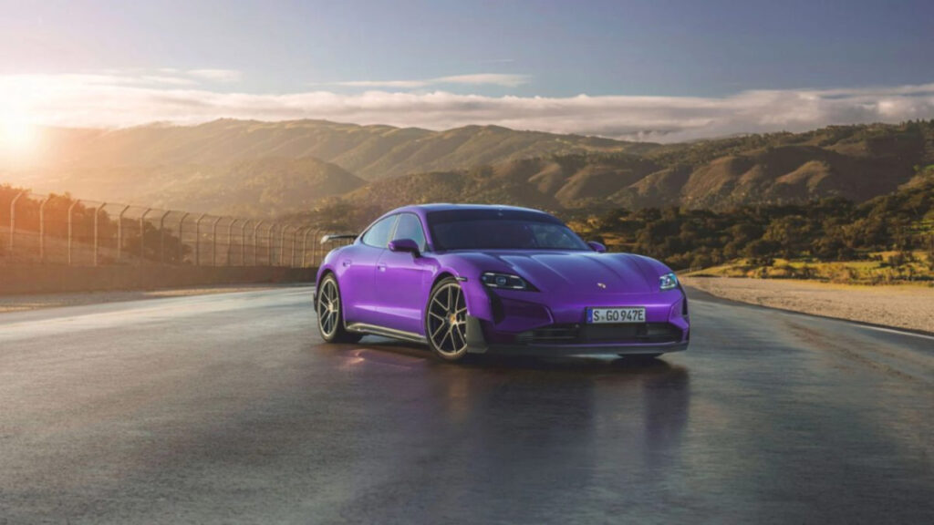 Tim Cook dévoile la Porsche Taycan Turbo GT
