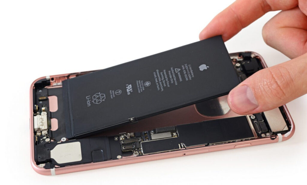 Apple rembourse jusqu'à 150$ aux Canadiens pour les problèmes de batterie des iPhone