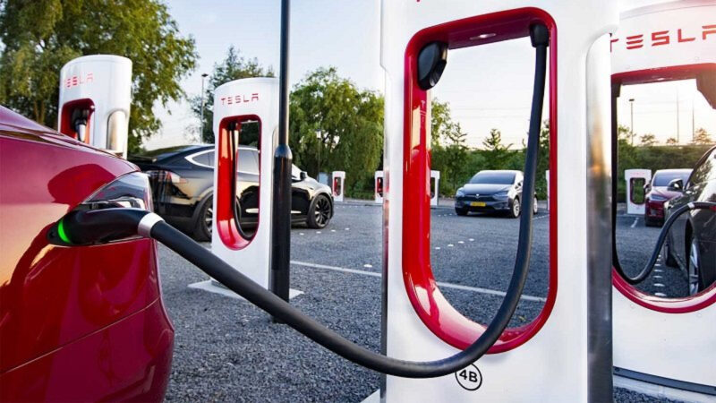 Le câble d&rsquo;extension NACS pour les Superchargeurs Tesla arrive bientôt!