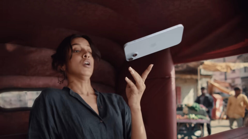 Apple met en avant la résistance de l'iPhone 15 dans une pub en tuk-tuk Apple met en avant la résistance de l'iPhone 15 dans une pub en tuk-tuk
