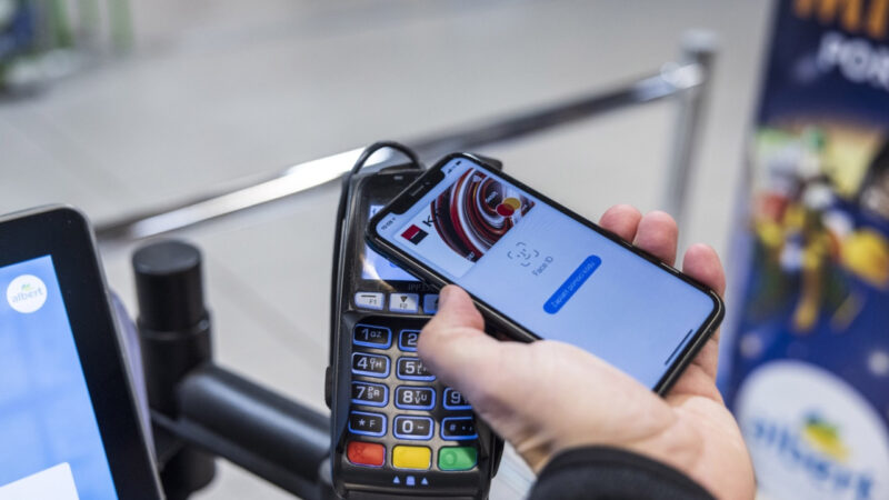 L&rsquo;Europe donne son feu vert pour l&rsquo;ouverture de la puce NFC de l&rsquo;iPhone afin de concurrencer Apple Pay
