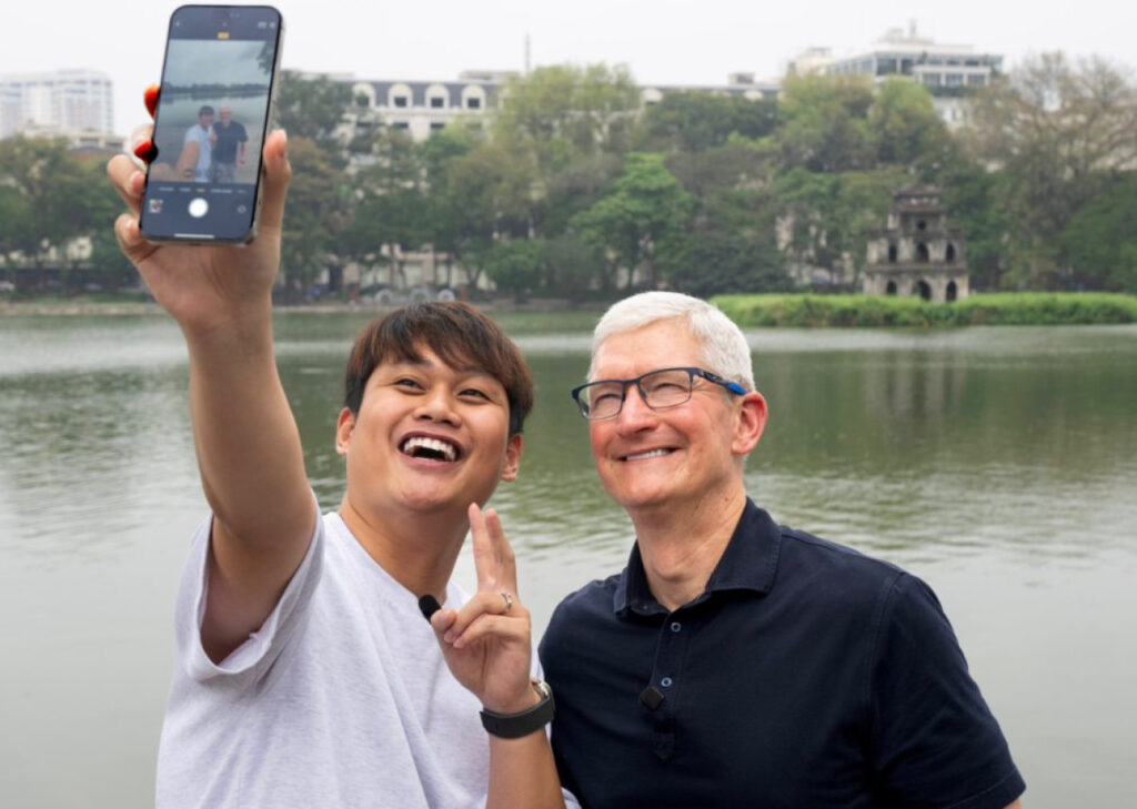 Tim Cook annonce des investissements d'Apple au Vietnam