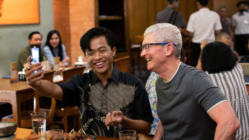 Apple veut produire et investir en Indonésie, dit Tim Cook