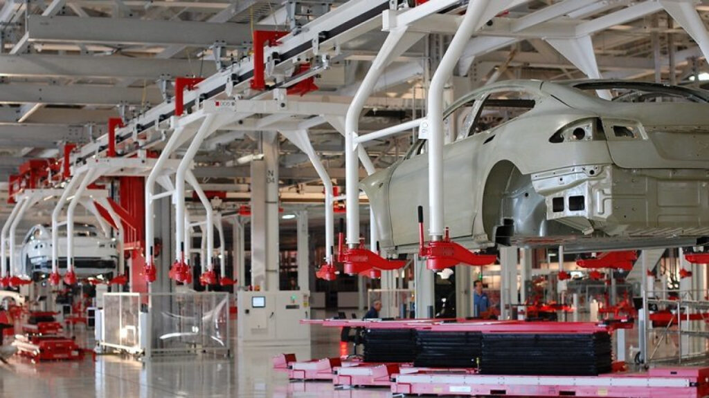 Tesla réinvente la fabrication des voitures avec sa méthode lego