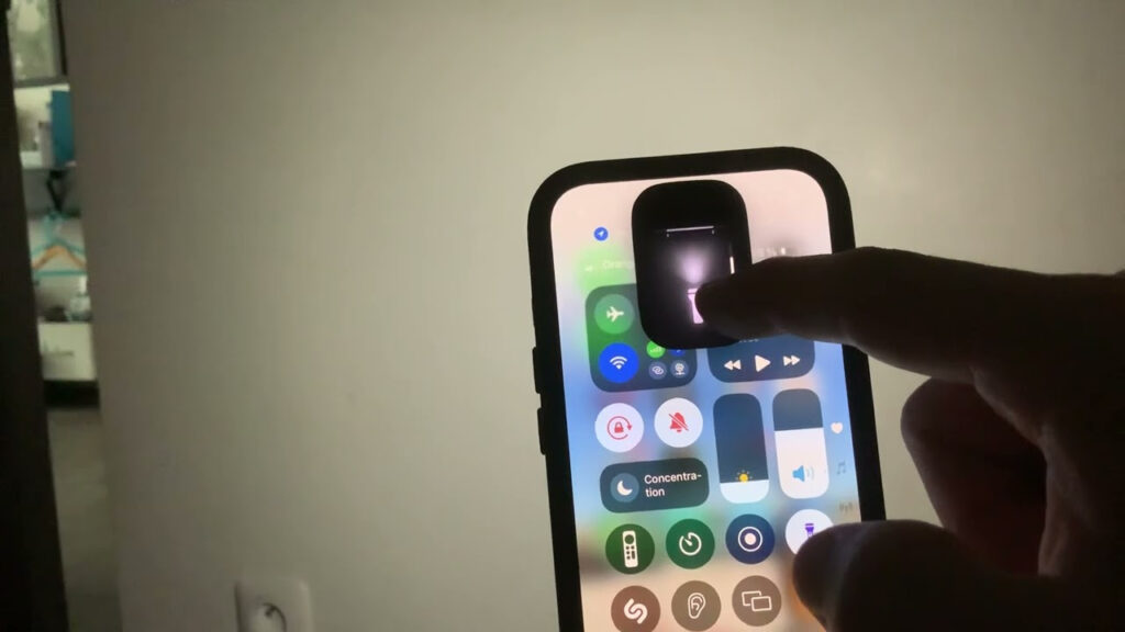iOS 18 : mise à jour de la lampe torche avec un faisceau ajustable