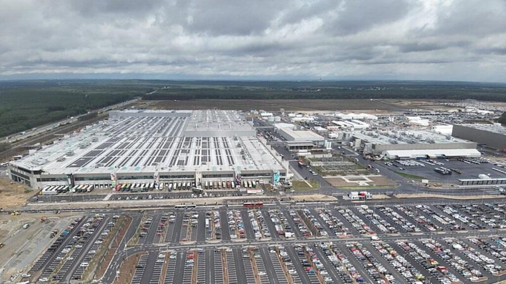 Tesla Giga Berlin : une pause stratégique pour optimiser la production
