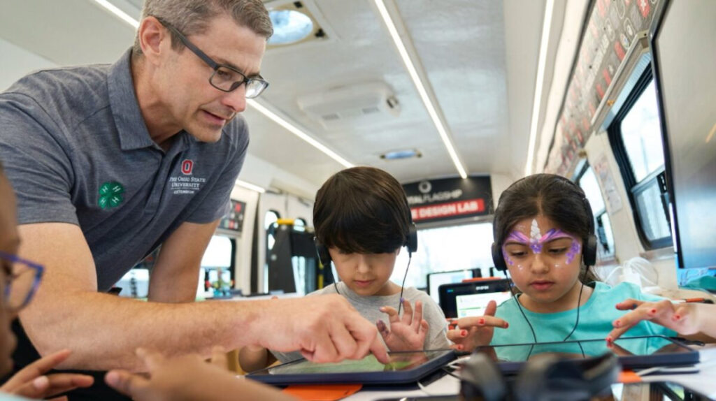 apple soutient l'éducation technologique des enfants défavorisés