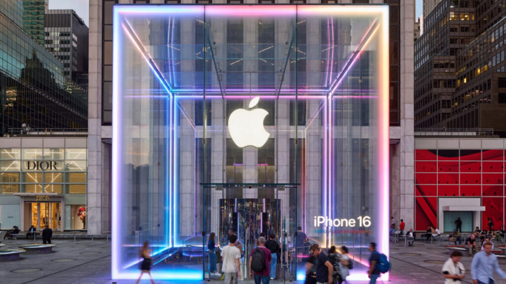 L'apple store de la 5e avenue se transforme pour l'iphone 16