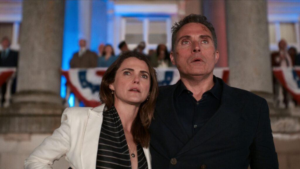 Keri russell nerveuse face à allison janney dans la saison 2 de la diplomate