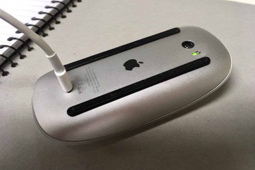 Le mac mini m4 change l'emplacement du bouton d'allumage
