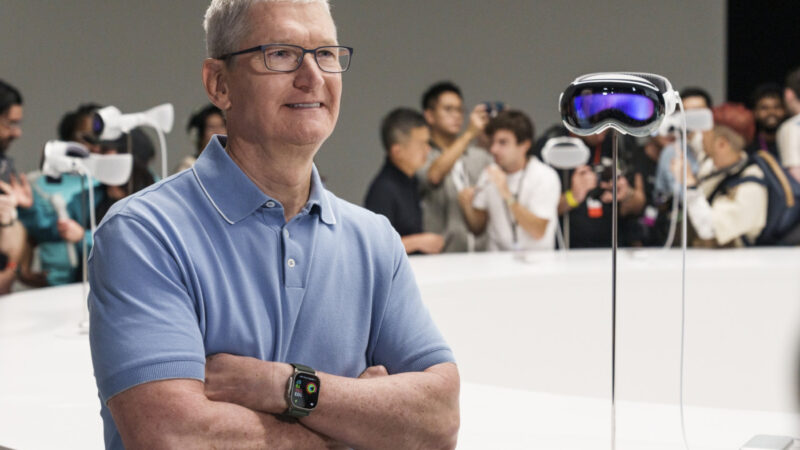 Tim cook reste confiant pour l&rsquo;apple vision pro malgré des ventes décevantes