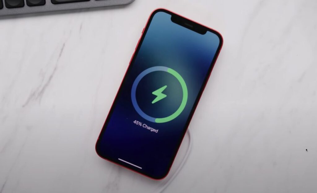 L'iphone affichera le temps de charge restant avec ios 18.2