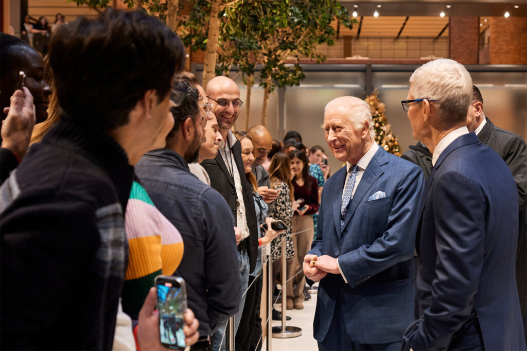 Visite du roi charles iii au siège d'apple à londres