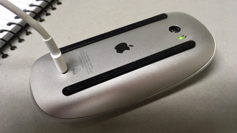 Apple développe une nouvelle magic mouse sans port de charge sous