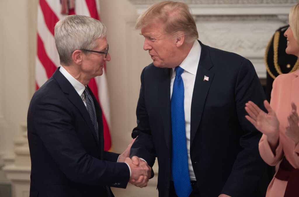 Tim cook dîne avec donald trump à mar-a-lago