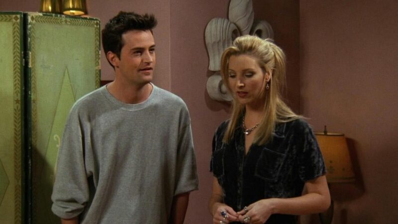 Lisa kudrow évoque une tendre attention de matthew perry