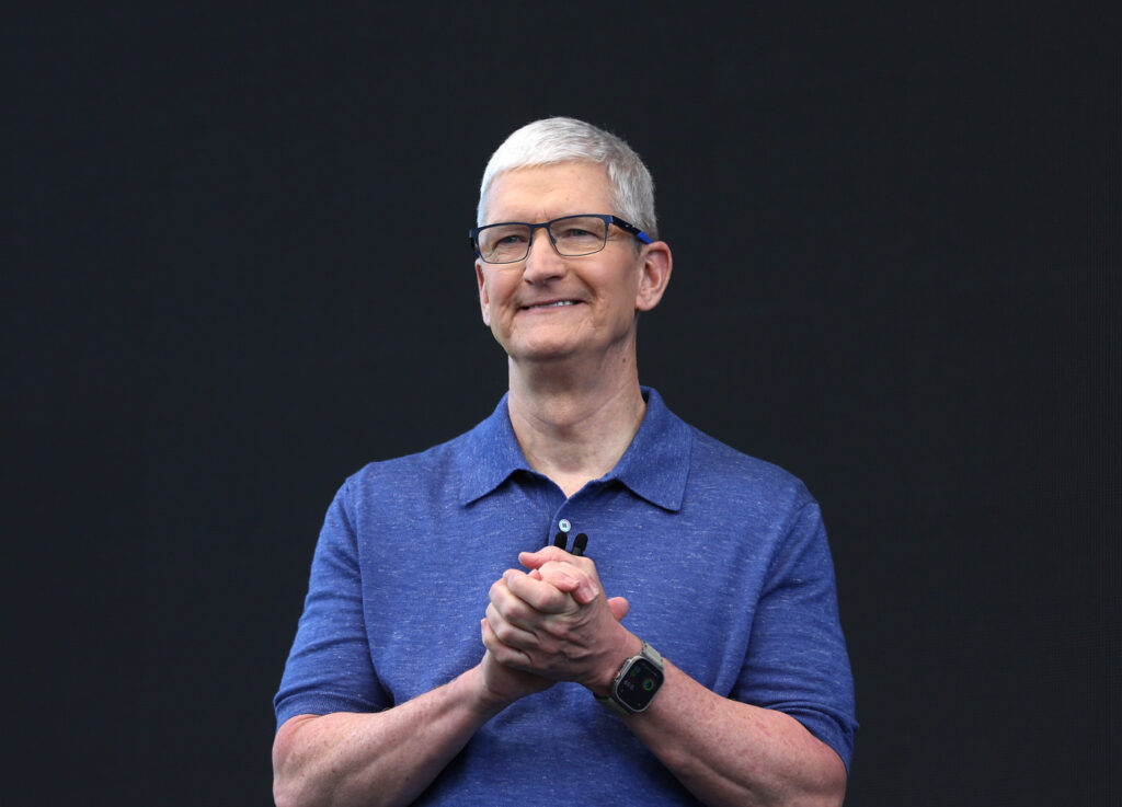 Salaire record de tim cook en 2024 à 74,6 millions de dollars