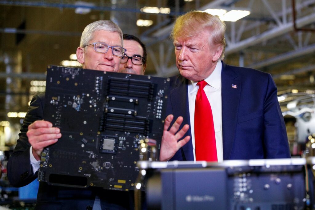 Tim cook félicite donald trump et évoque l'innovation pour apple