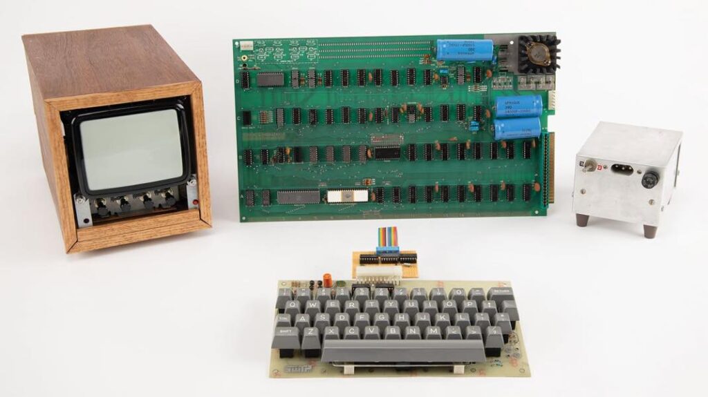 Vente record d'un apple-1 à 375 000 dollars aux enchères
