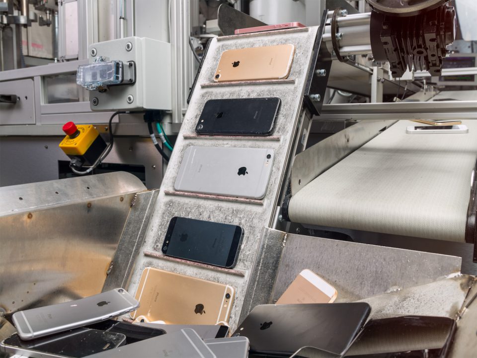Apple prévoit de produire des iphone aux états-unis avec des robots