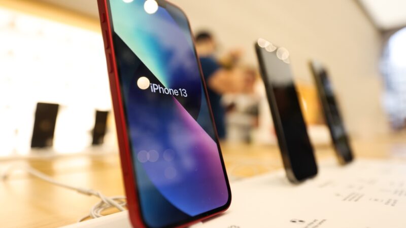 Ios 18.5 active les fonctions satellite sur iphone 13
