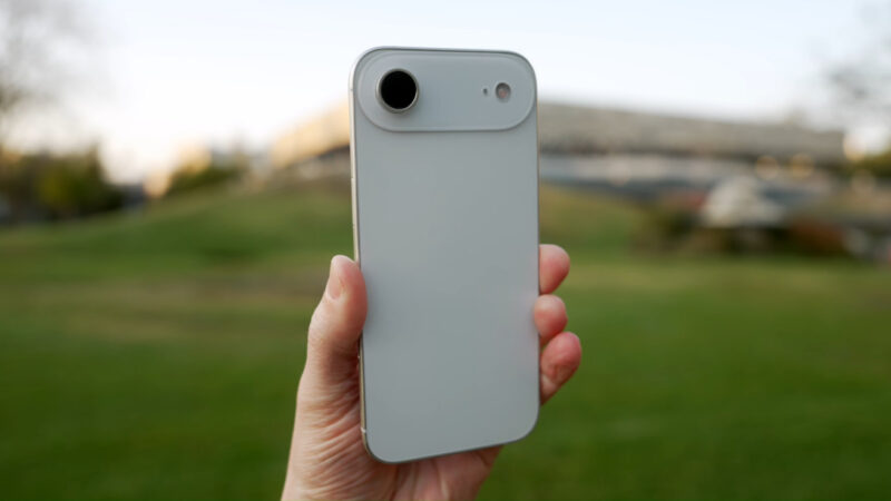Liphone 17 air se distingue par son cadre en titane