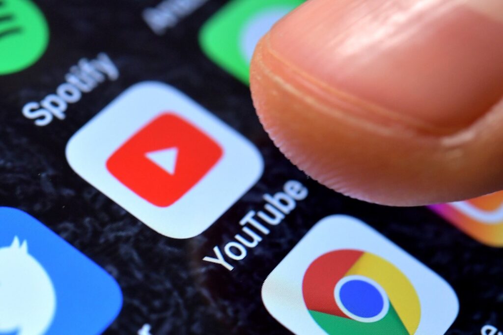Des arnaques alarmistes sur YouTube ciblent les utilisateurs d'iPhone
