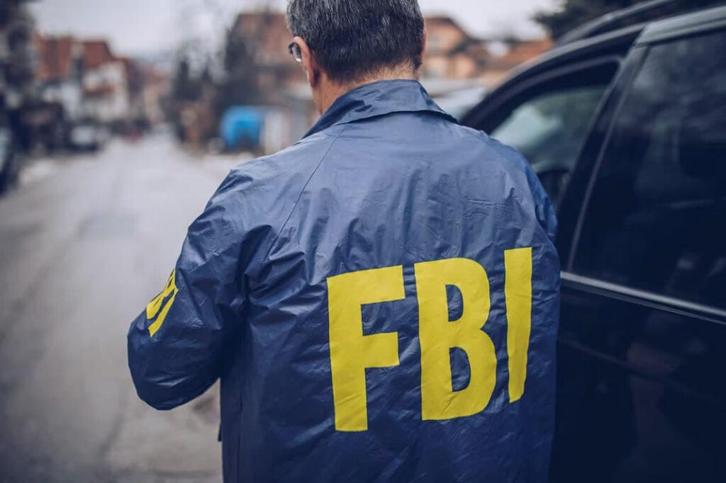 Braquage d'iphones par de faux agents du fbi