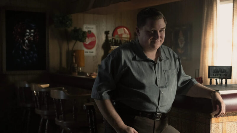 Devil in Disguise : la série sur John Wayne Gacy se dévoile