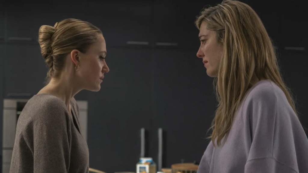 Le remake de 'La Main sur le berceau' avec Maika Monroe et Mary Elizabeth Winstead