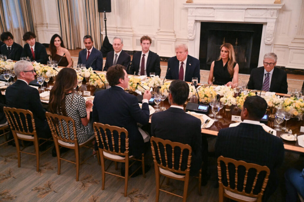 Tim cook et les patrons de la tech remercient donald trump