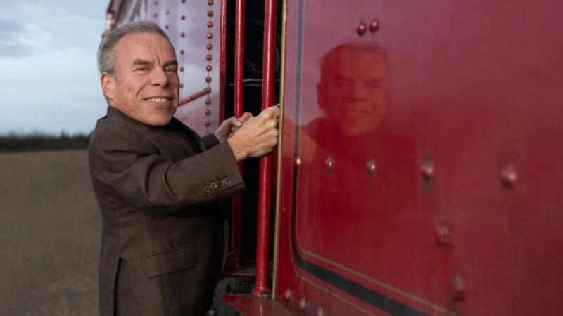 Warwick davis de retour dans la série harry potter sur hbo