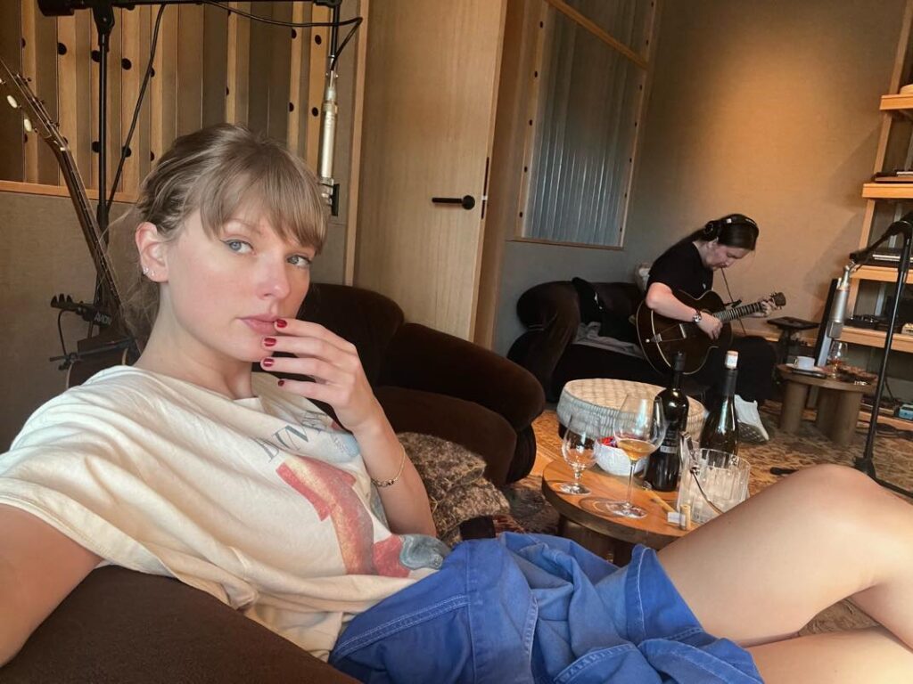Taylor swift dévoile une version exclusive de son album sur itunes