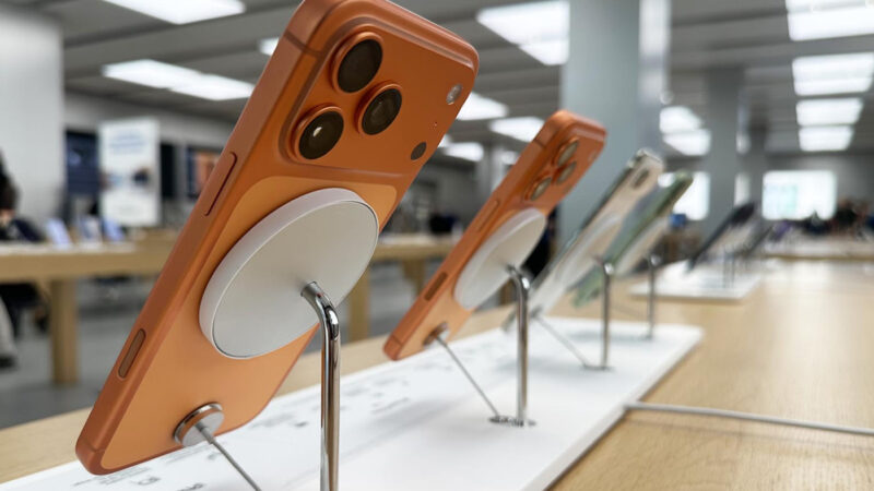 Apple modifie les chargeurs magsafe pour éviter les rayures sur iphone 17