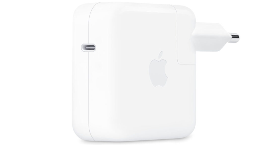 Le macbook pro m5 sans chargeur en europe : une décision d'apple expliquée